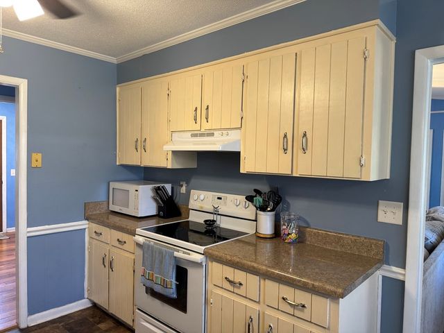 2102 Centenial, Dothan, AL 36303