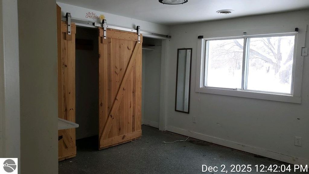 Image 5 of property listing at 2827 N Luce Road, Alma, MI 48801