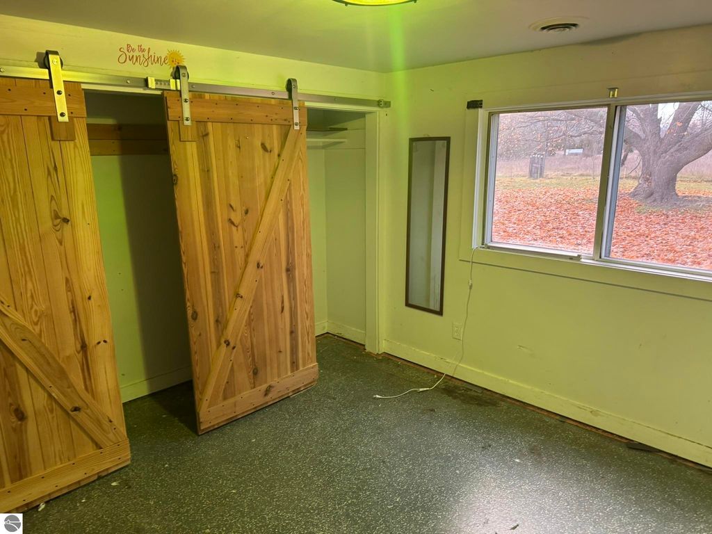 Image 7 of property listing at 2827 N Luce Road, Alma, MI 48801