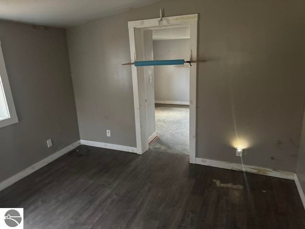 Image 8 of property listing at 2827 N Luce Road, Alma, MI 48801