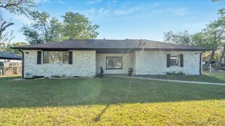 6033 S 31st West Avenue, Tulsa, OK 74107