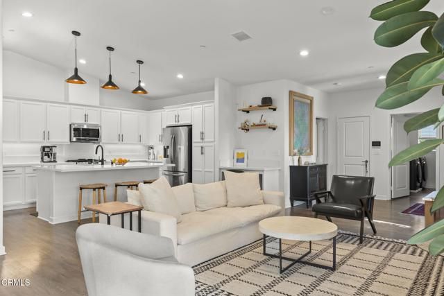 303 N F St 201, Oxnard, CA 93030