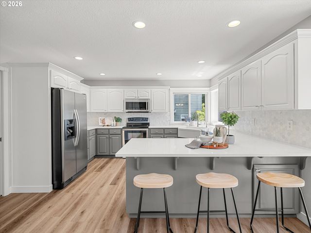 11336 Nw KENZIE Ln, Portland, OR 97229