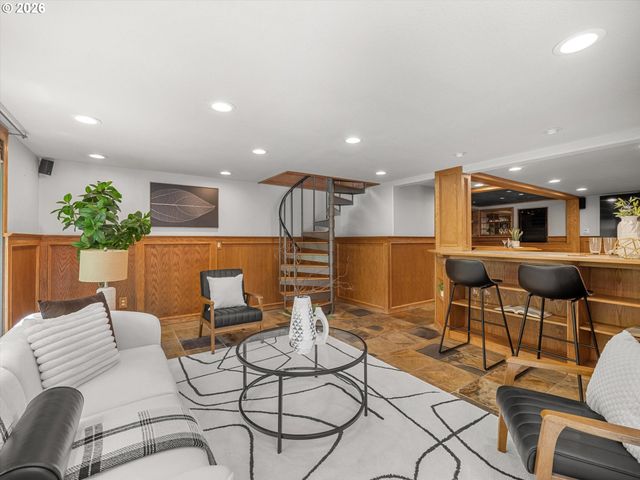 11336 Nw KENZIE Ln, Portland, OR 97229