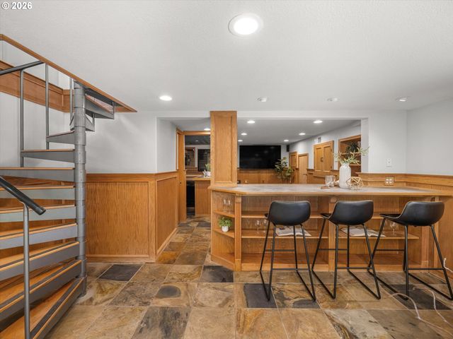 11336 Nw KENZIE Ln, Portland, OR 97229