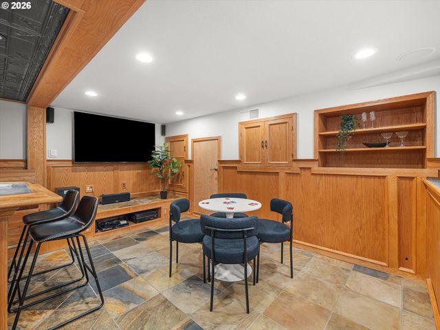 11336 Nw KENZIE Ln, Portland, OR 97229