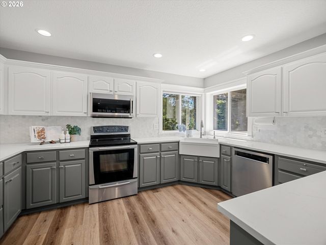 11336 Nw KENZIE Ln, Portland, OR 97229