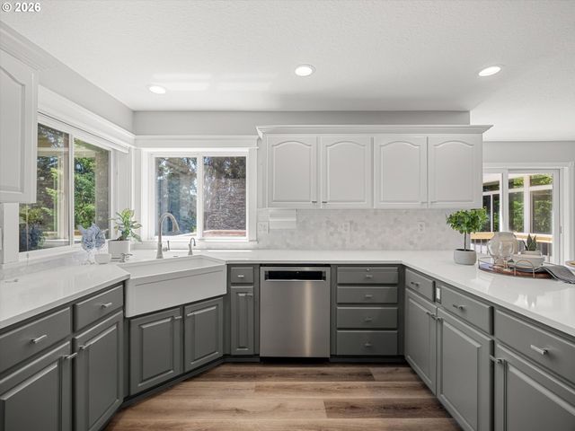 11336 Nw KENZIE Ln, Portland, OR 97229
