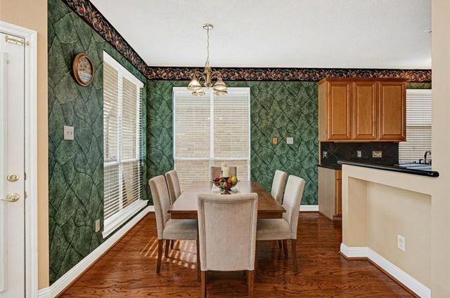 35 Parkway Place, Houston, TX 77040