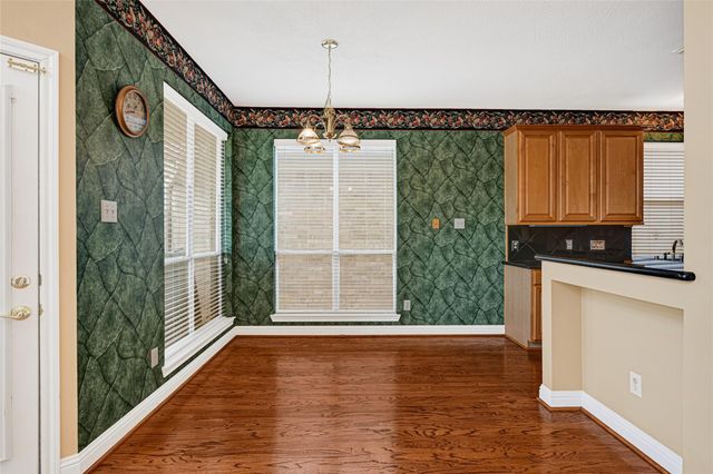 35 Parkway Place, Houston, TX 77040