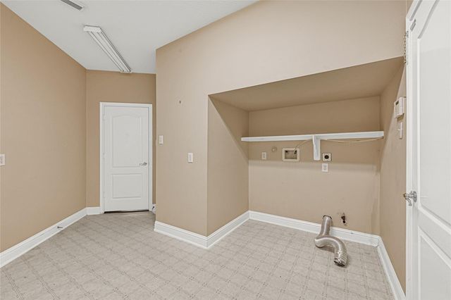 35 Parkway Place, Houston, TX 77040