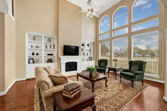 35 Parkway Place, Houston, TX 77040