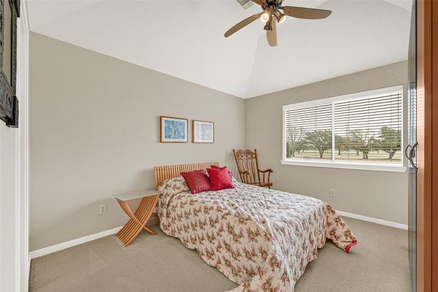 35 Parkway Place, Houston, TX 77040