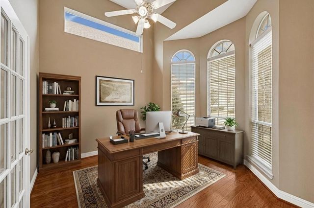 35 Parkway Place, Houston, TX 77040