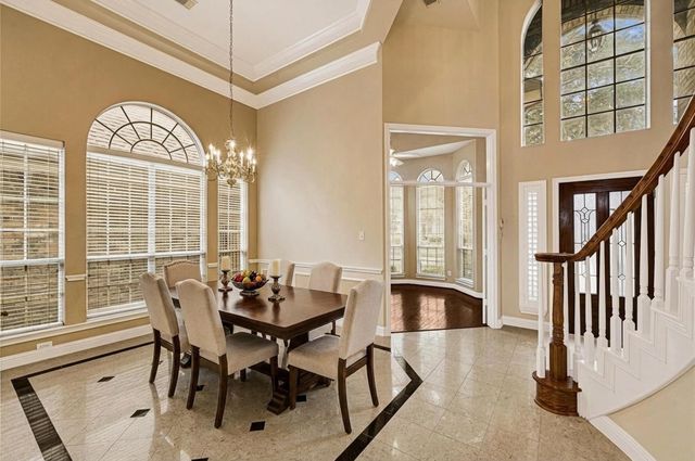 35 Parkway Place, Houston, TX 77040