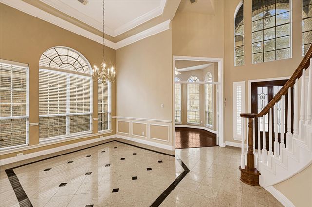 35 Parkway Place, Houston, TX 77040