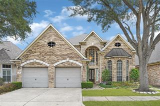 35 Parkway Place, Houston, TX 77040