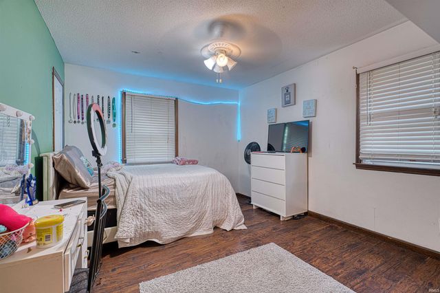 10688 Cricklewood Drive, Newburgh, IN 47630