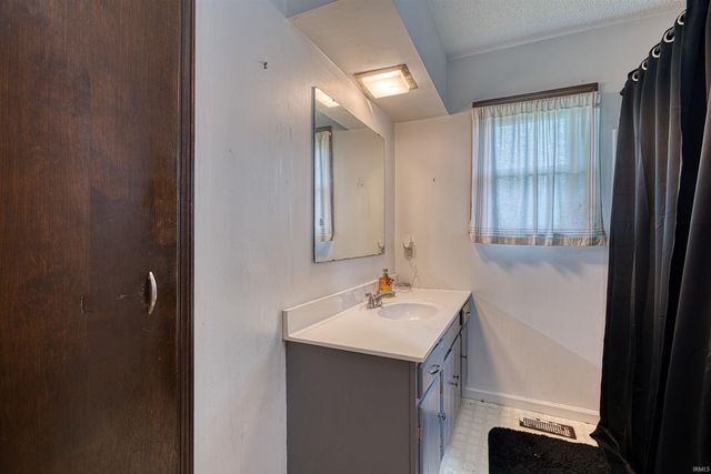 10688 Cricklewood Drive, Newburgh, IN 47630