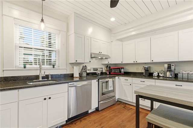 5 Elliot Place, Newport, RI 02840