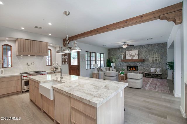 9096 E MOUNTAIN SPRING Road, Scottsdale, AZ 85255