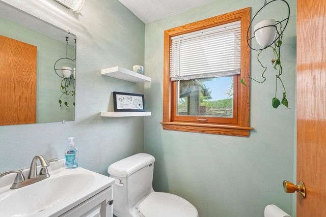 21715 Hillcrest DRIVE, Waukesha, WI 53186