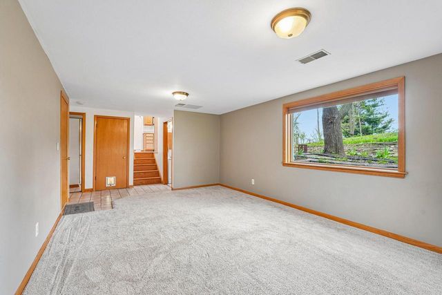 21715 Hillcrest DRIVE, Waukesha, WI 53186