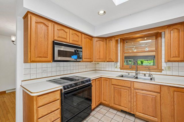 21715 Hillcrest DRIVE, Waukesha, WI 53186