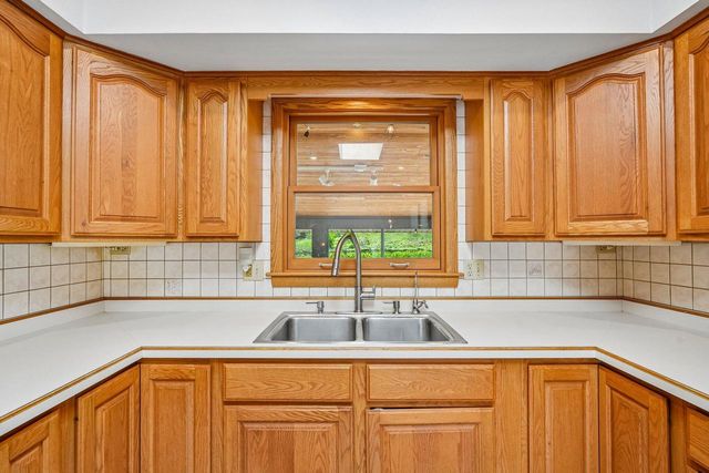21715 Hillcrest DRIVE, Waukesha, WI 53186