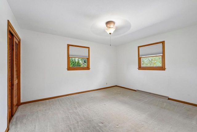 21715 Hillcrest DRIVE, Waukesha, WI 53186