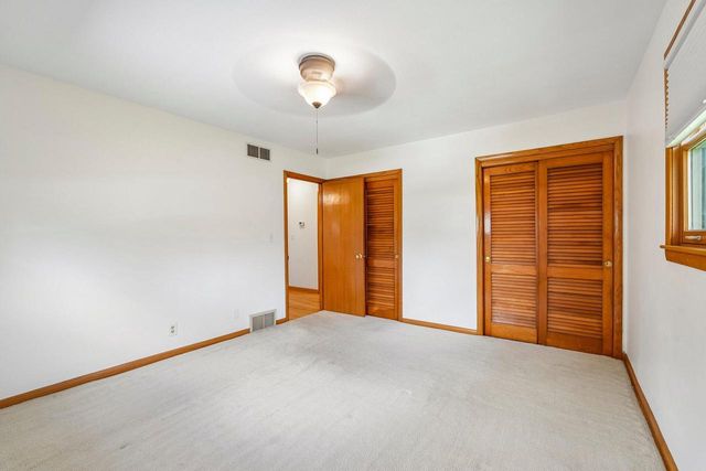 21715 Hillcrest DRIVE, Waukesha, WI 53186