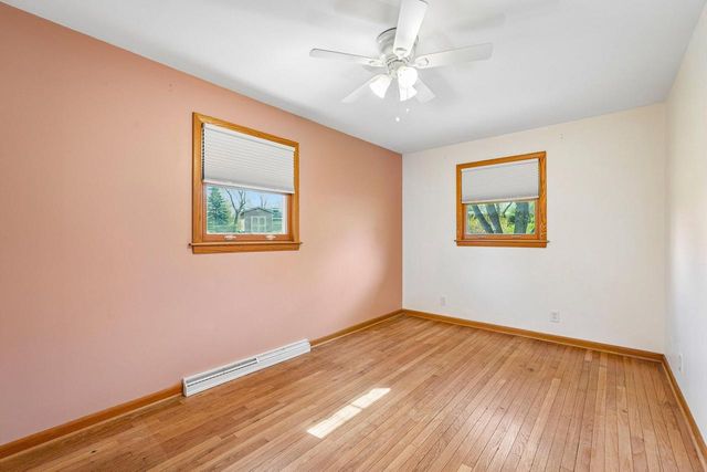 21715 Hillcrest DRIVE, Waukesha, WI 53186
