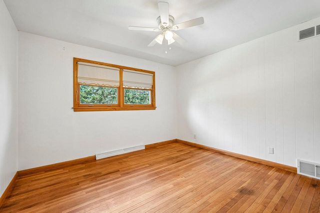 21715 Hillcrest DRIVE, Waukesha, WI 53186