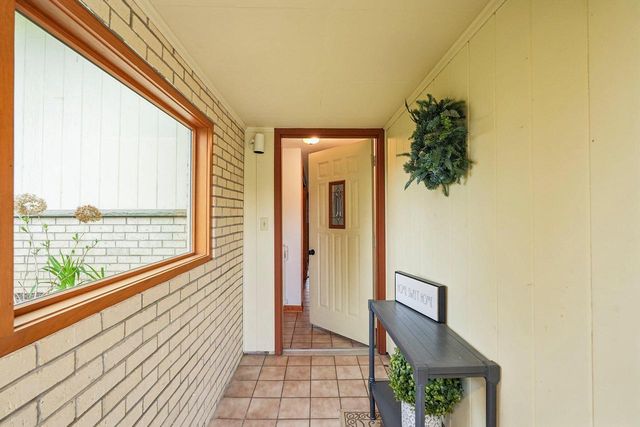 21715 Hillcrest DRIVE, Waukesha, WI 53186