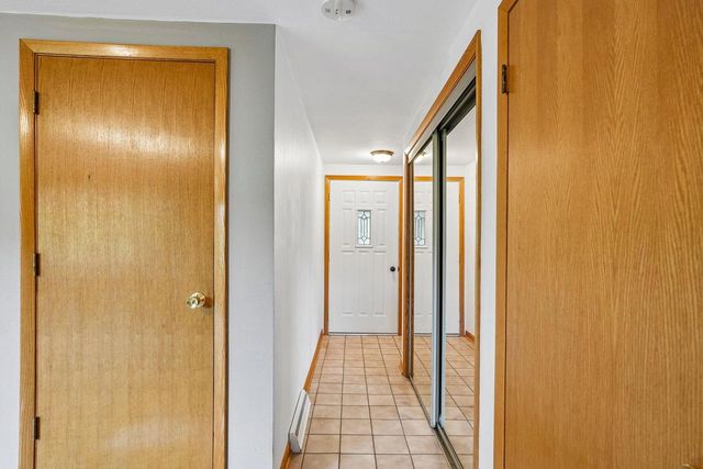 21715 Hillcrest DRIVE, Waukesha, WI 53186