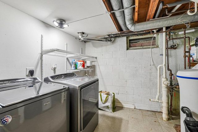 21715 Hillcrest DRIVE, Waukesha, WI 53186