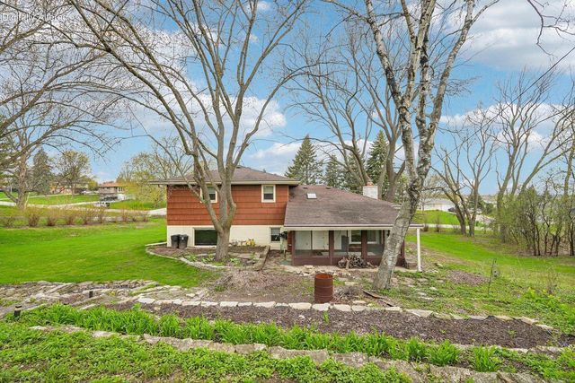 21715 Hillcrest DRIVE, Waukesha, WI 53186