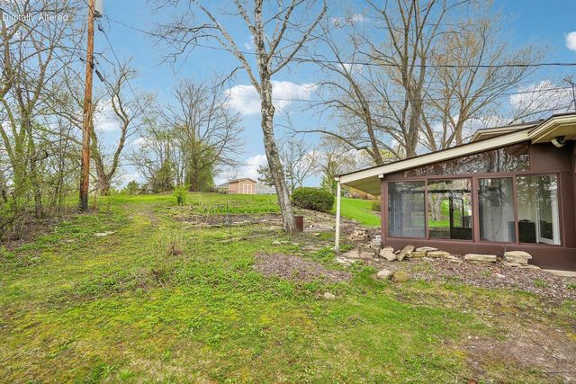 21715 Hillcrest DRIVE, Waukesha, WI 53186