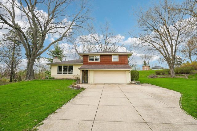 21715 Hillcrest DRIVE, Waukesha, WI 53186