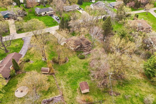 21715 Hillcrest DRIVE, Waukesha, WI 53186
