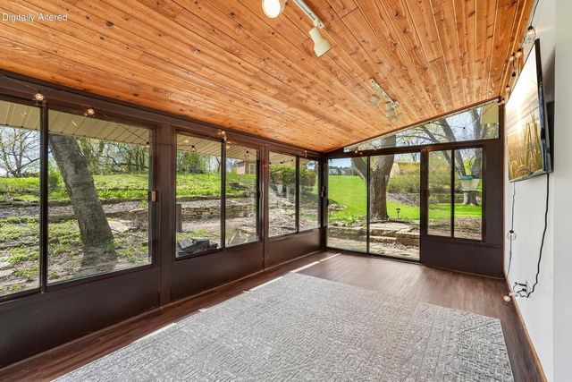 21715 Hillcrest DRIVE, Waukesha, WI 53186