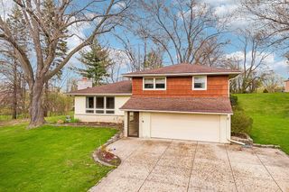 21715 Hillcrest DRIVE, Waukesha, WI 53186