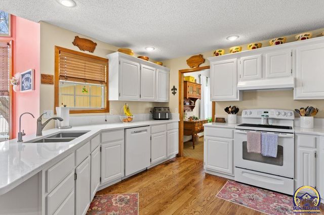 3308 SE Peck RD, Topeka, KS 66605