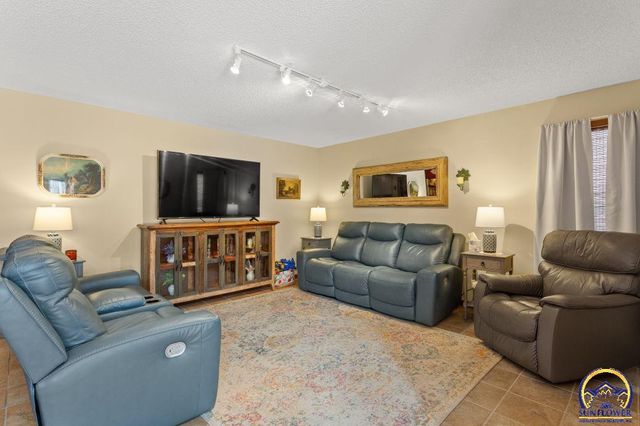 3308 SE Peck RD, Topeka, KS 66605