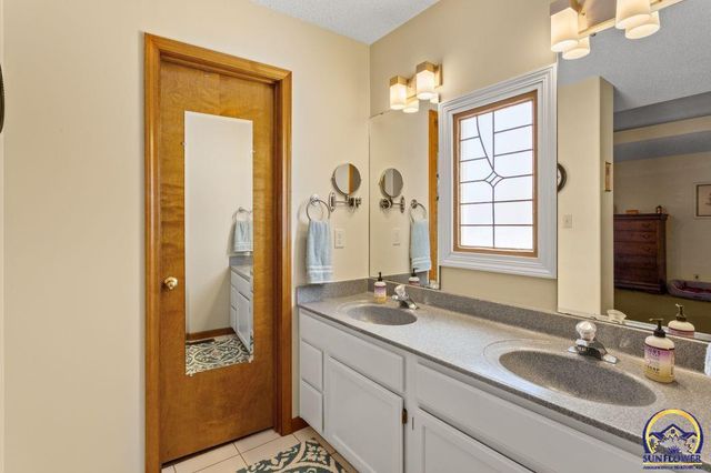 3308 SE Peck RD, Topeka, KS 66605