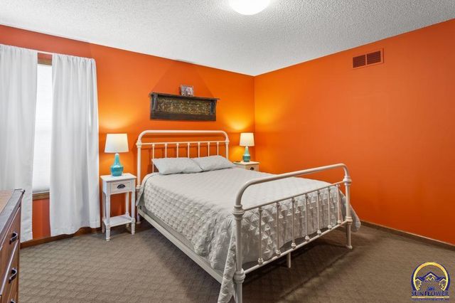 3308 SE Peck RD, Topeka, KS 66605