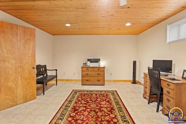 3308 SE Peck RD, Topeka, KS 66605