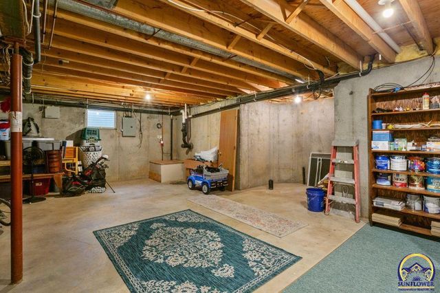 3308 SE Peck RD, Topeka, KS 66605