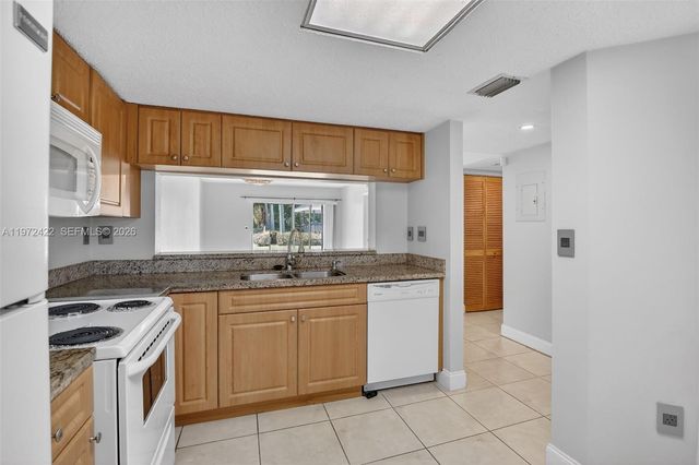 430 SW 113th Way 430, Pembroke Pines, FL 33025