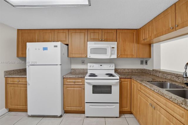 430 SW 113th Way 430, Pembroke Pines, FL 33025